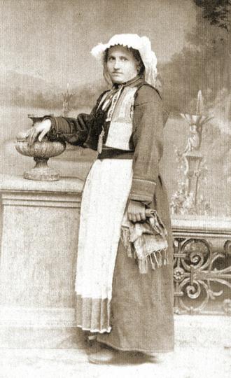 12.-IEF-foto-55406,-Žena-iz-Konavala,-Franz-Laforest,-Insitut-za-etnologiju-i-folkloristiku