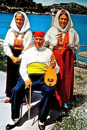 13.-Narodna-nošnja-s-otoka-Mljeta,-Babino-polje,-razglednica,-1980-ih