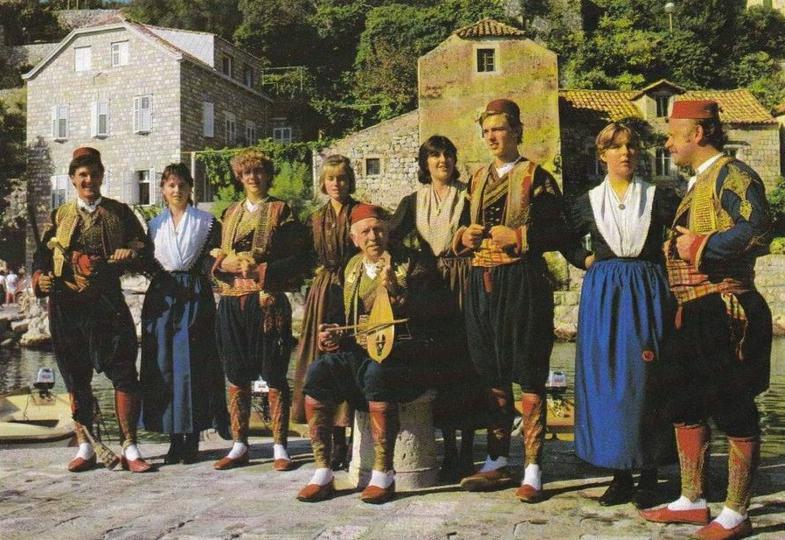 13.-Narodna-nošnja-Župe-dubrovačke,-Mlini,-1980-ih