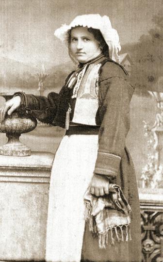 15.-IEF-foto-55422,-Žena-iz-Konavala,-Franz-Laforest,-Insitut-za-etnologiju-i-folkloristiku