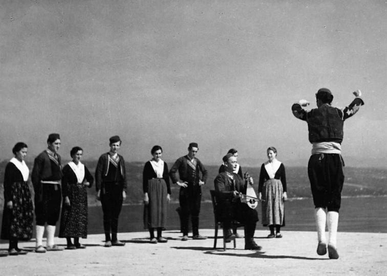 2.-IEF-foto-1496,-Linđo---kolo,-Doli,-T.-Dabac,-Institut-za-etnologiju-i-folkloristiku