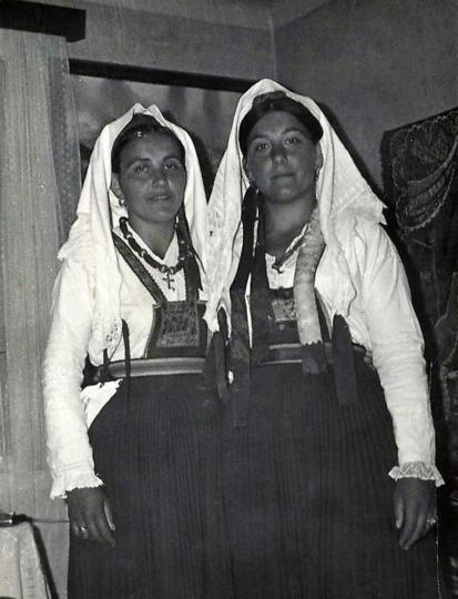 3.-Ženska-narodna-nošnja-s-otoka-Mljeta,-1980-ih,-prikupio-Anko-Dabelić,-KUD-Natko-Nodilo