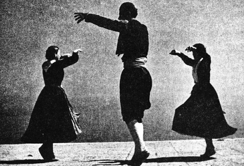 4.-IEF-foto-238,-Grupa-iz-sela-Doli-izvodi-poskočicu,-figuru-o-sebi,-T.-Dabac,-Institut-za-etnologiju-i-folkloristiku