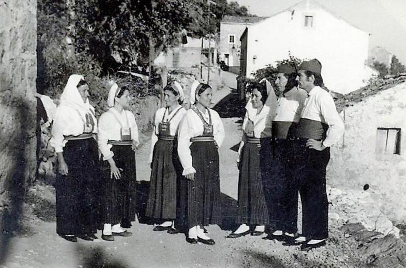 6.-Narodna-nošnja-s-otoka-Mljeta,-1970-ih,-prikupio-Anko-Dabelić,-KUD-Natko-Nodilo