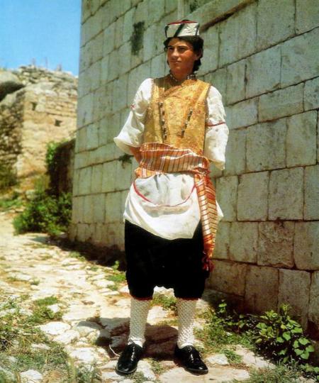 9.-Nošnja-kumpanjola,-Blato-na-otoku-Korčuli,-Narodne-nošnje-Hrvatske,-1975.