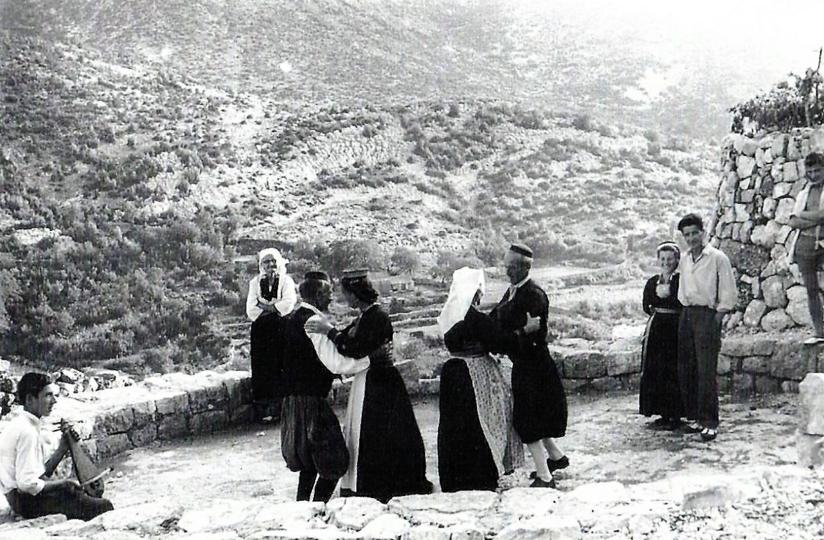 9.-Poskočica-uz-lijericu,-na-gumnu-kod-Kosovića,-Duba,-1961.,-Etnografija,-blagdan-i-svagdan-hrvatskoga-puka,-1998.