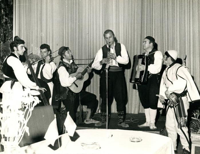 FAL-D1437,-Nastup-glazbenog-sastava-u-hotelu,-1970-ih-1