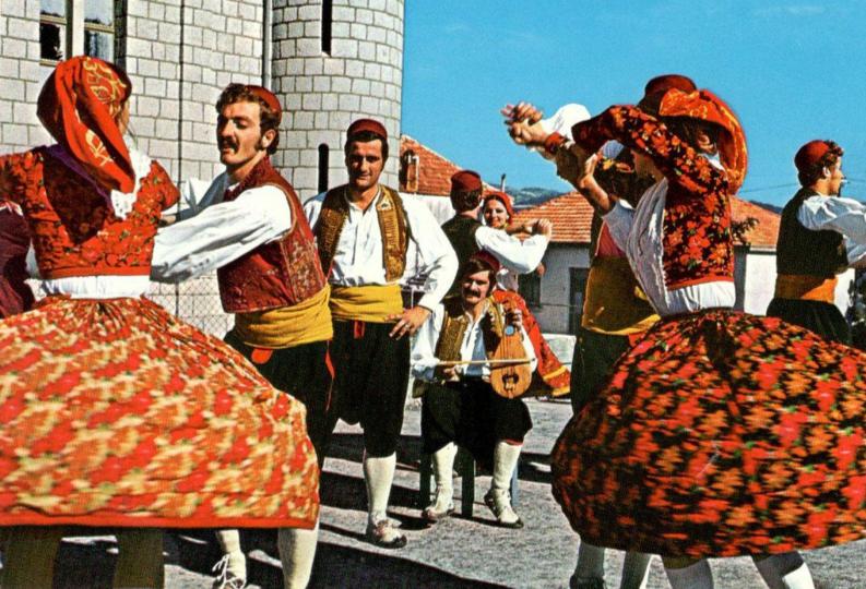 FAL-D1469,-Narodna-nošnja-iz-Dubrovačkog-primorja,-Hrvatska,-1973.