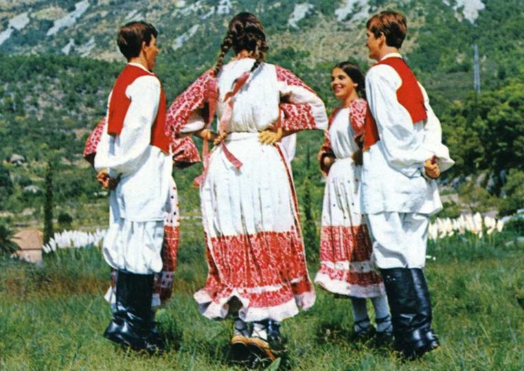 FAL-D1473-Narodna-nošnja-iz-Posavine,-Hrvatska,-1973.