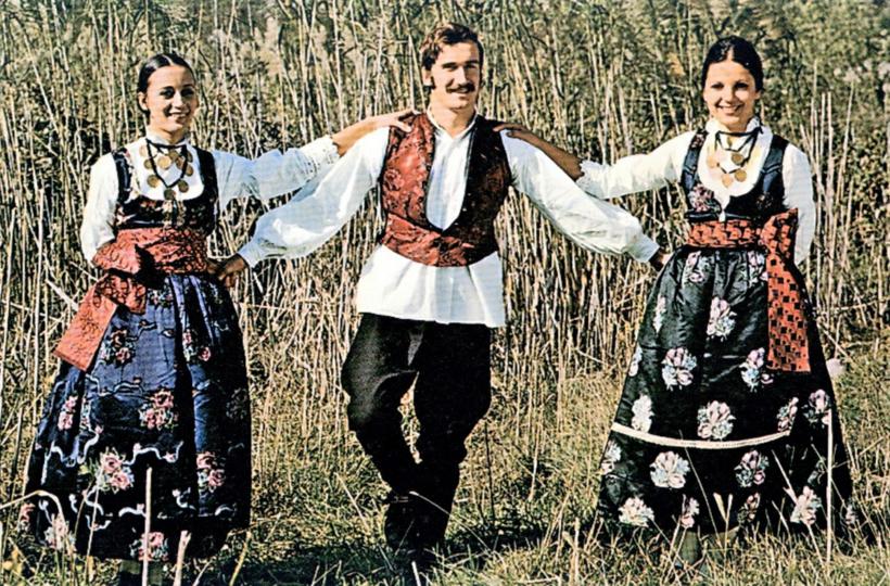 FAL-D1477,-Narodna-nošnja-Bunjevaca-(Hrvata)-iz-Vojvodine,-1973.