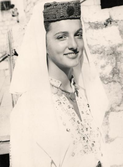 FAL-D1479,-Ženska-narodna-nošnja-iz-Vrlike,-Hrvatska,-1981.