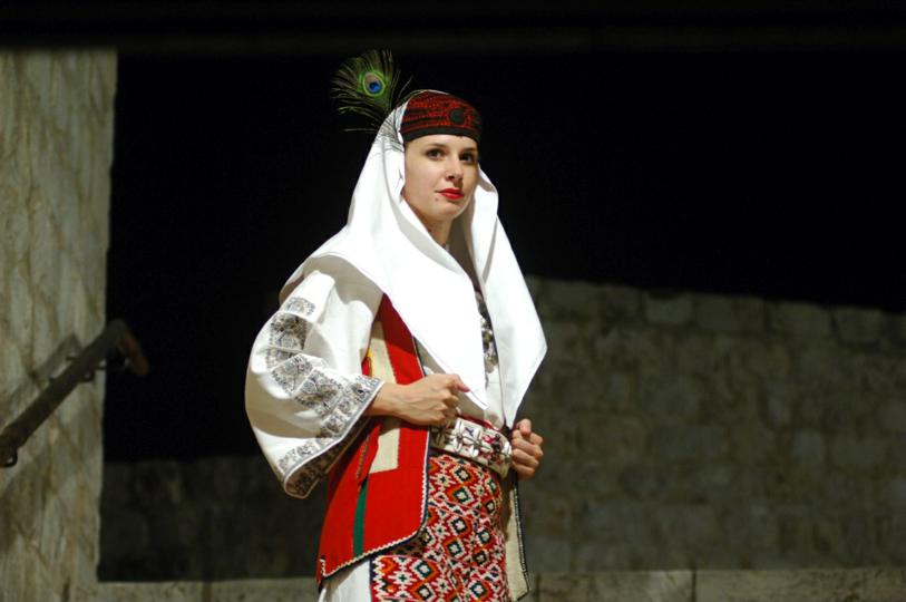 FAL-D1482,-Ženska-narodna-nošnja-iz-Vrlike,-Hrvatska,-2000-ih