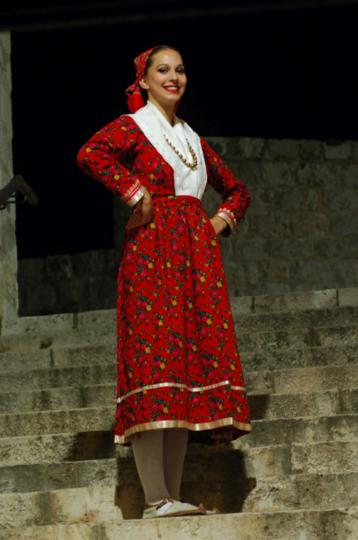 FAL-D1486,-Ženska-narodna-nošnja-iz-Dubrovačkog-primorja,-Hrvatska,-2000-ih