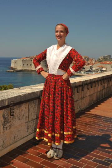 FAL-D1487,-Ženska-narodna-nošnja-iz-Dubrovačkog-primorja,-Hrvatska,-2012.