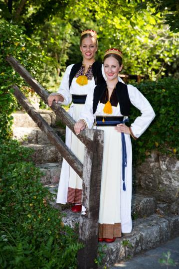 FAL-D1490,-Ženska-narodna-nošnja-iz-Konavala,-Hrvatska,-2015.