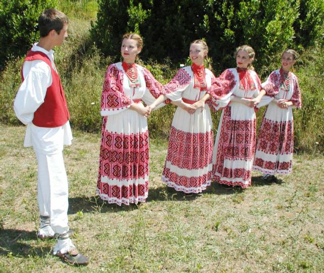 FAL-D1492,-Narodna-nošnja-iz-Posavine,-Hrvatska,-2003.