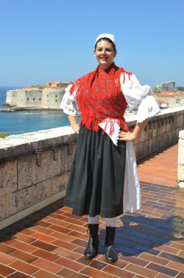 FAL-D1494,-Ženska-narodna-nošnja-iz-Međimurja,-Hrvatska,-2012.