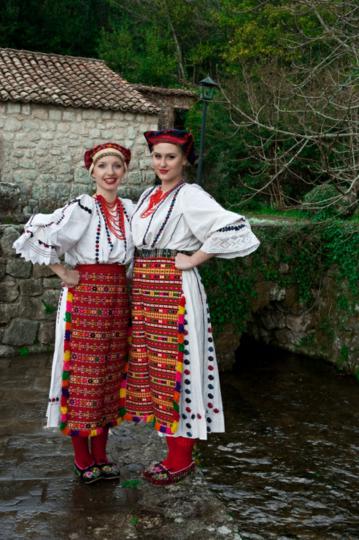 FAL-D1496,-Ženska-narodna-nošnja-iz-Baranje,-Hrvatska,-2015.