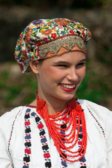 FAL-D1497,-Ženska-narodna-nošnja-iz-Baranje,-Hrvatska,-2015.