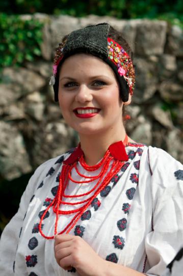 FAL-D1498,-Ženska-narodna-nošnja-iz-Baranje,-Hrvatska-2015.