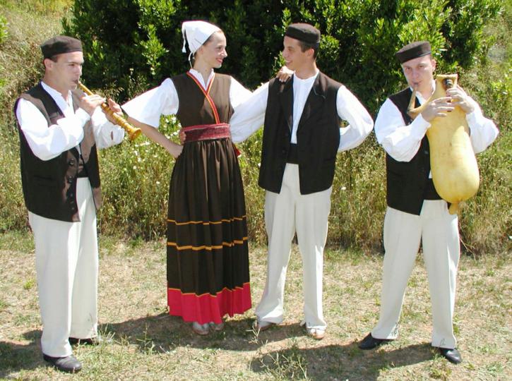 FAL-D1501,-Narodna-nošnja-iz-Istre,-Hrvatska,-2003.