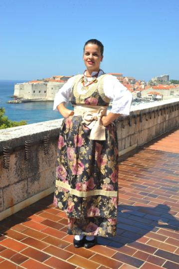 FAL-D1503,-Ženska-narodna-nošnja-Bunjevaca(Hrvata)-iz-Vojvodine,-2012.