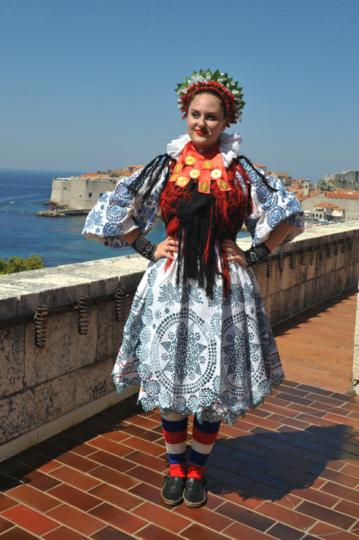 FAL-D1504,-Ženska-narodna-nošnja-iz-Bizovca,-Hrvatska,-2012.