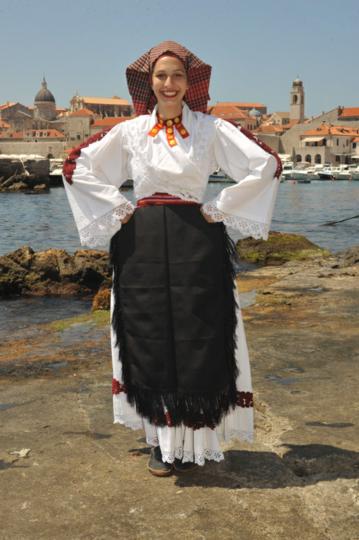 FAL-D1505,-Ženska-narodna-nošnja-iz-Slavonije,-Hrvatska,-2012.