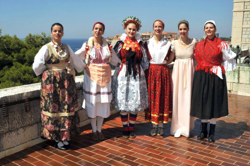 FAL-D1511,-Narodne-nošnje-Hrvatske,-2012.