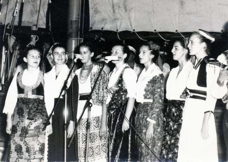 FAL-D70,-Nastup-na-brodu,-1970-ih